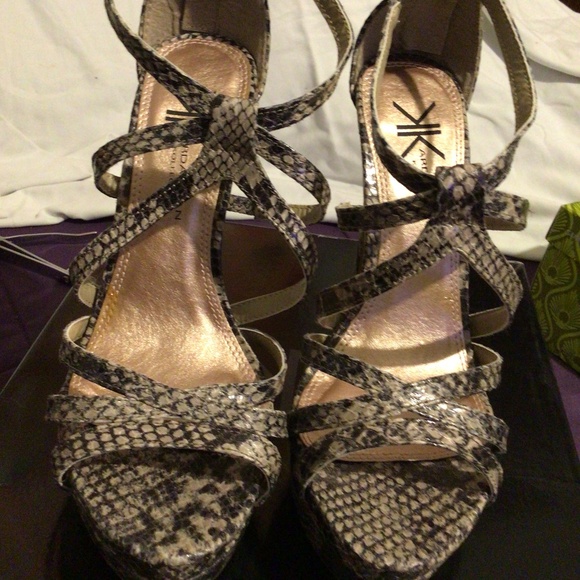 NWT Kardashian Kollection Python Multi 7M - Picture 1 of 13